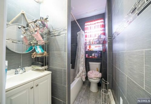 69 Macarthur Ave, Outwater NJ  07026-1520 exterior