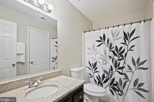 8166 Cliffview Ave, Springfield VA  22153-2622 exterior