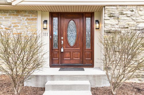 111 Clovernook Ln, Milwaukee, WI 53217-4215