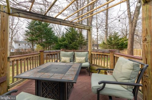 6614 Huntsman Blvd, Springfield VA 22152-2621 exterior