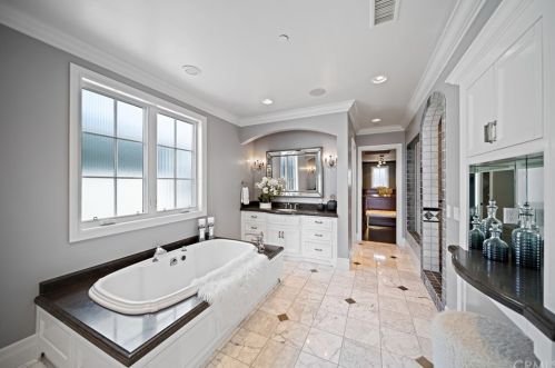 920 Kings Rd, Newport Beach CA  92663-5718 exterior