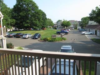 381 Walden Green Rd, Branford CT  06405-5855 exterior