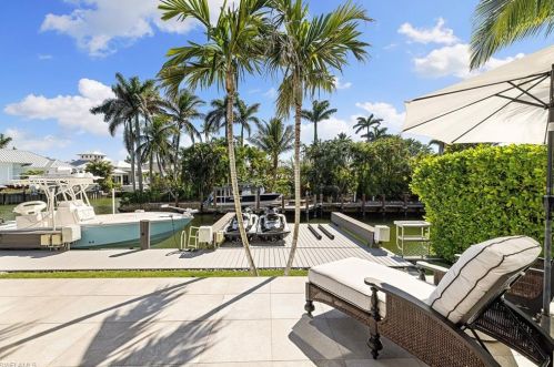 1266 Cobia Ct, Naples FL  34102-1549 exterior