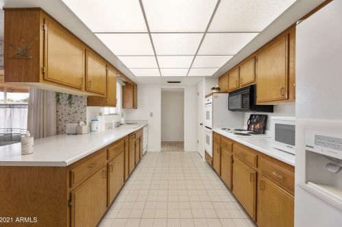 10215 Prairie Hills Cir, Sun City, AZ 85351-1971