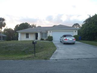513 Washington Ave, Lehigh Acres FL  33972-4112 exterior