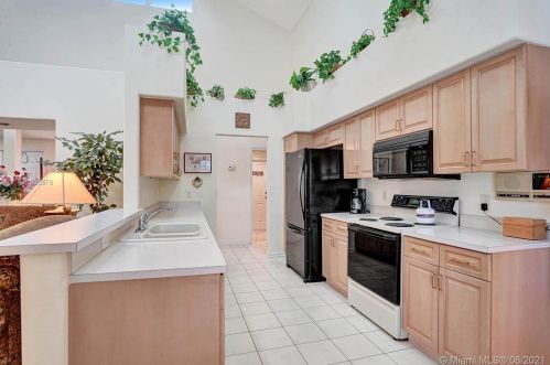 920 203rd Ave, Hollywood FL  33029-3439 exterior