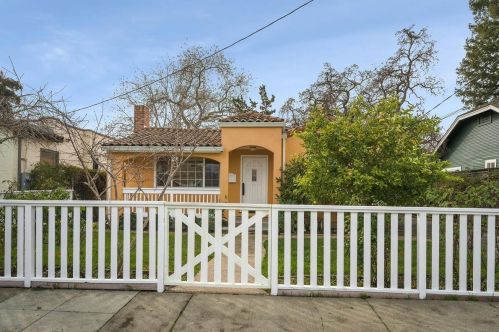 926 Iris St, Redwood City, CA 94061-1502
