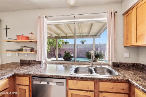 1519 Logan Dr, Tucson AZ 85710-6323 exterior