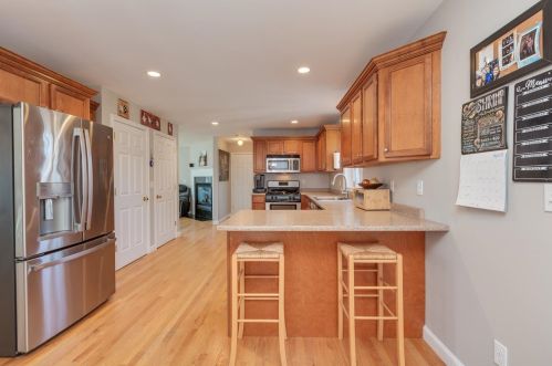 19 Waterford Dr, Sandown NH  03873-2078 exterior