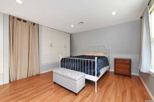 324 4 St, Elwood NY  11731-2930 exterior
