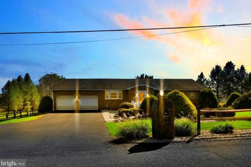 169 Morningside Dr, Primrose, PA 17901-8872