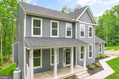 1077 Mountain View Rd, Fredericksburg VA  22406-4429 exterior