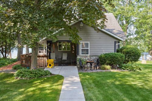 5375 Quaas Dr, West Bend WI  53095-8719 exterior