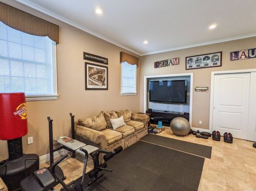 16 Lodge Ln, Miller Place NY  11764-1912 exterior