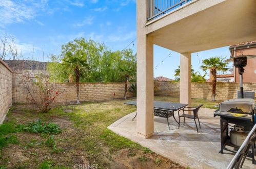 19920 Holly Dr, Santa Clarita CA  91350-3698 exterior