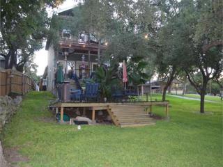 166 Park Dr, Lake Hills, TX 78063-6445