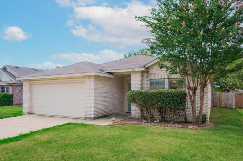 5609 Wiltshire Dr, Fort Worth, TX 76135-1442
