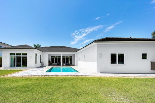 665 Hermitage Cir, West Palm Beach, FL 33410-1612