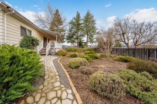 1481 Hill Rd, Willits CA  95490-9723 exterior