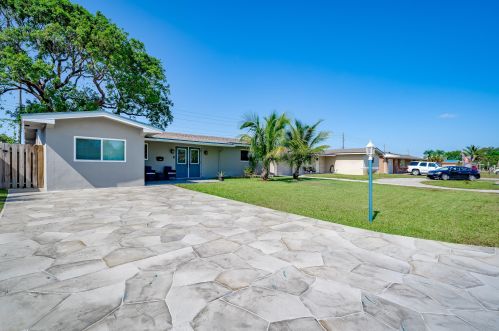 8721 10th St, Hollywood, FL 33025-1455