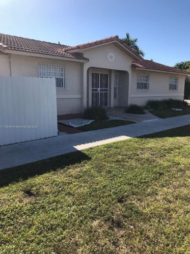 3195 70th St, Hialeah, FL 33018-5270