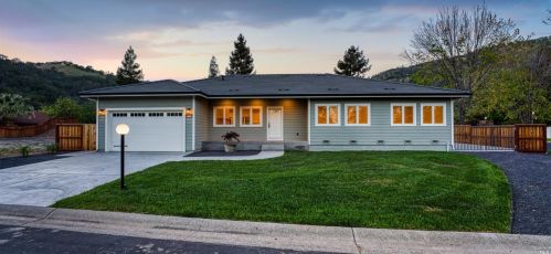 8486 Paradise Valley Blvd, Lucerne, CA 95458-8543