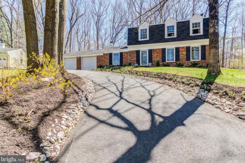 1817 Cranberry Ln, Herndon, VA 20191-5203