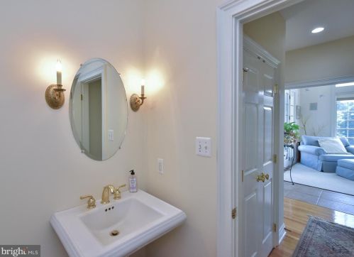 116 Osborne Cir, Kennett Sq PA  19348-1910 exterior