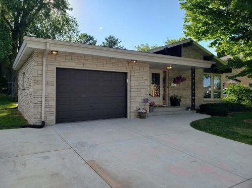 1813 Madison St, New Holstein, WI 53061-1304