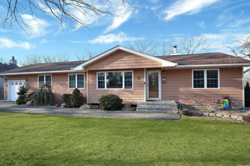 15 Lolly Ln, South Setauket, NY 11720-3836