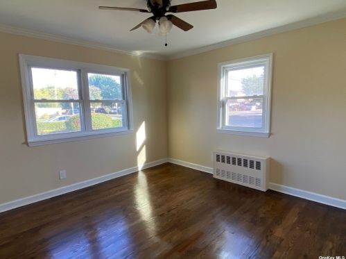 2326 Hampton Ave, Seaford NY  11783-3114 exterior