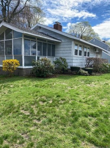 5 Pierce Ave, Bridgeport, CT 06604-1608