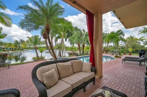 1333 175th Way, Hollywood FL  33029-4824 exterior