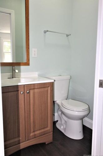 579 Cooke St, Waterbury CT  06710-1424 exterior