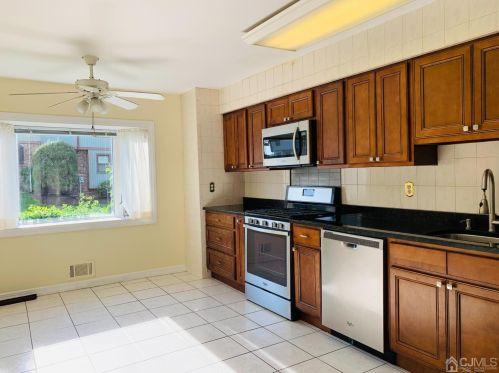 3 Highview Dr, Woodbridge NJ  07095-3905 exterior