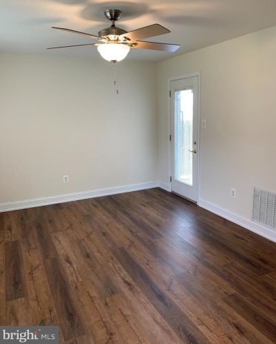 1019 Harbour Dr, Palmyra NJ  08065-1219 exterior