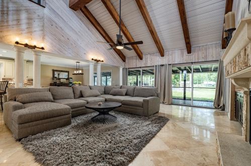 17320 Whirley Rd, Lutz FL  33558-4827 exterior