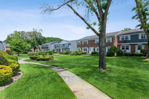 103 Doxbury Ln, Airmont, NY 10901-7245