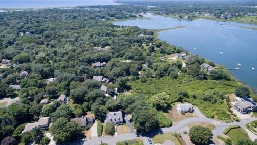 67 Capri Ln, Chatham, MA 02633-2103