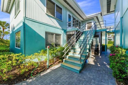 263 8th Ave, Naples FL  34102-6840 exterior