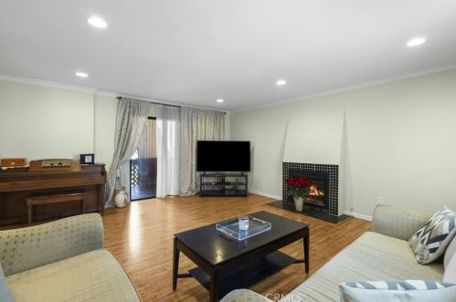 805 Chestnut St, Glendale CA 91205-2501 exterior