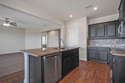 900 Nelson Pl, Burleson TX  76028-6834 exterior