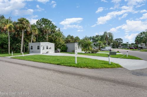 452 Oak Cove Rd, Titusville, FL 32780-2574