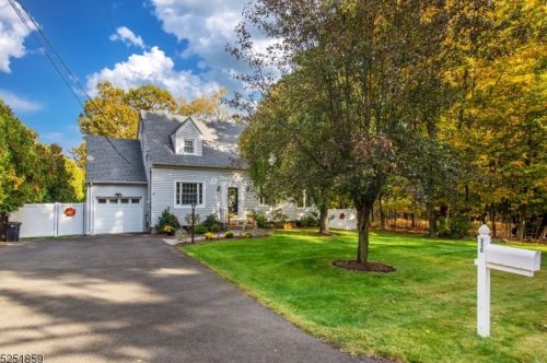 316 Squaw Brook Rd, Paterson, NJ 07508-2792