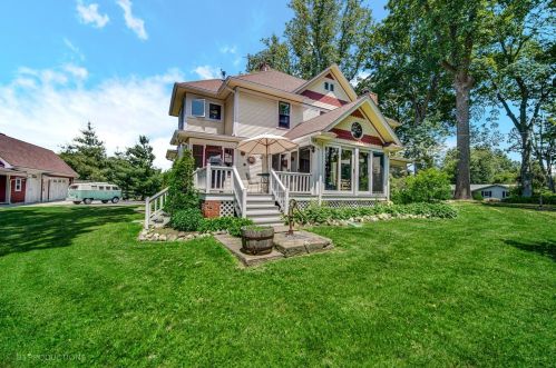 1152 Rigg Rd, Valpo, IN 46383-9536