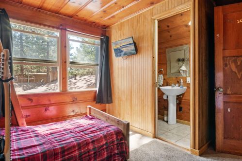 401 Sherwood Blvd, Big Bear City CA  92314-9659 exterior
