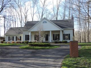 8872 Evergreen Dr, Columbus, IN 47201-4731