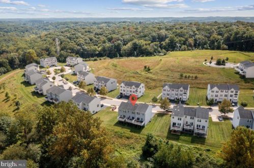 1821 Honeysuckle Ct, Downingtown PA  19335-7202 exterior