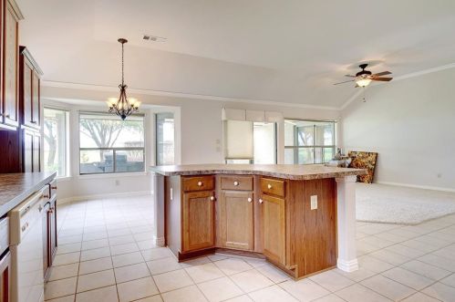 10721 Southerland Dr, Denton TX  76207-8681 exterior