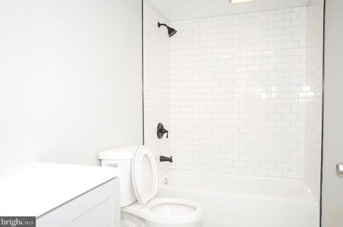 408 Laurel St, Beverly NJ 08010-3412 exterior